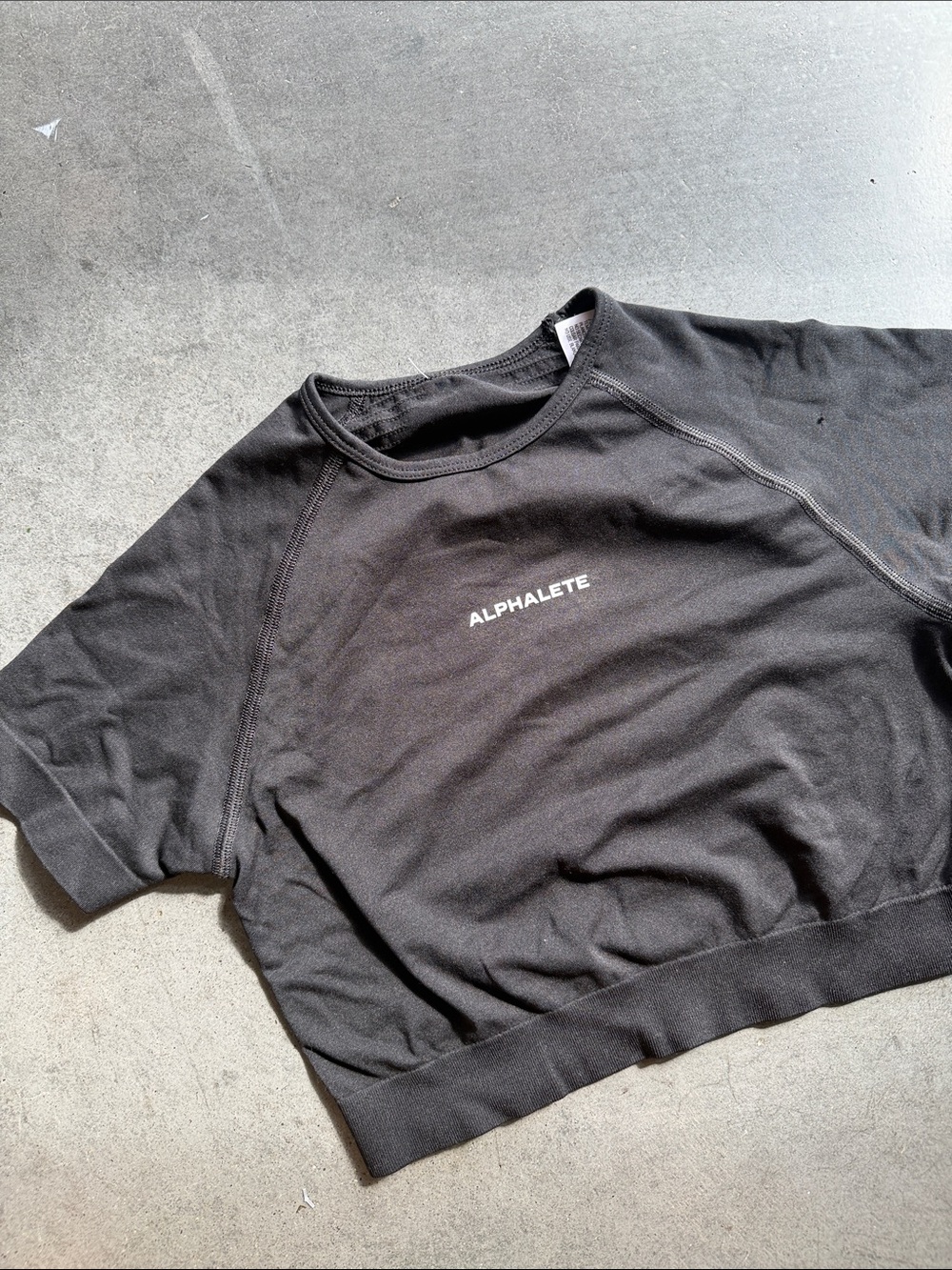 Alphalete Black Cropped Logo Tee